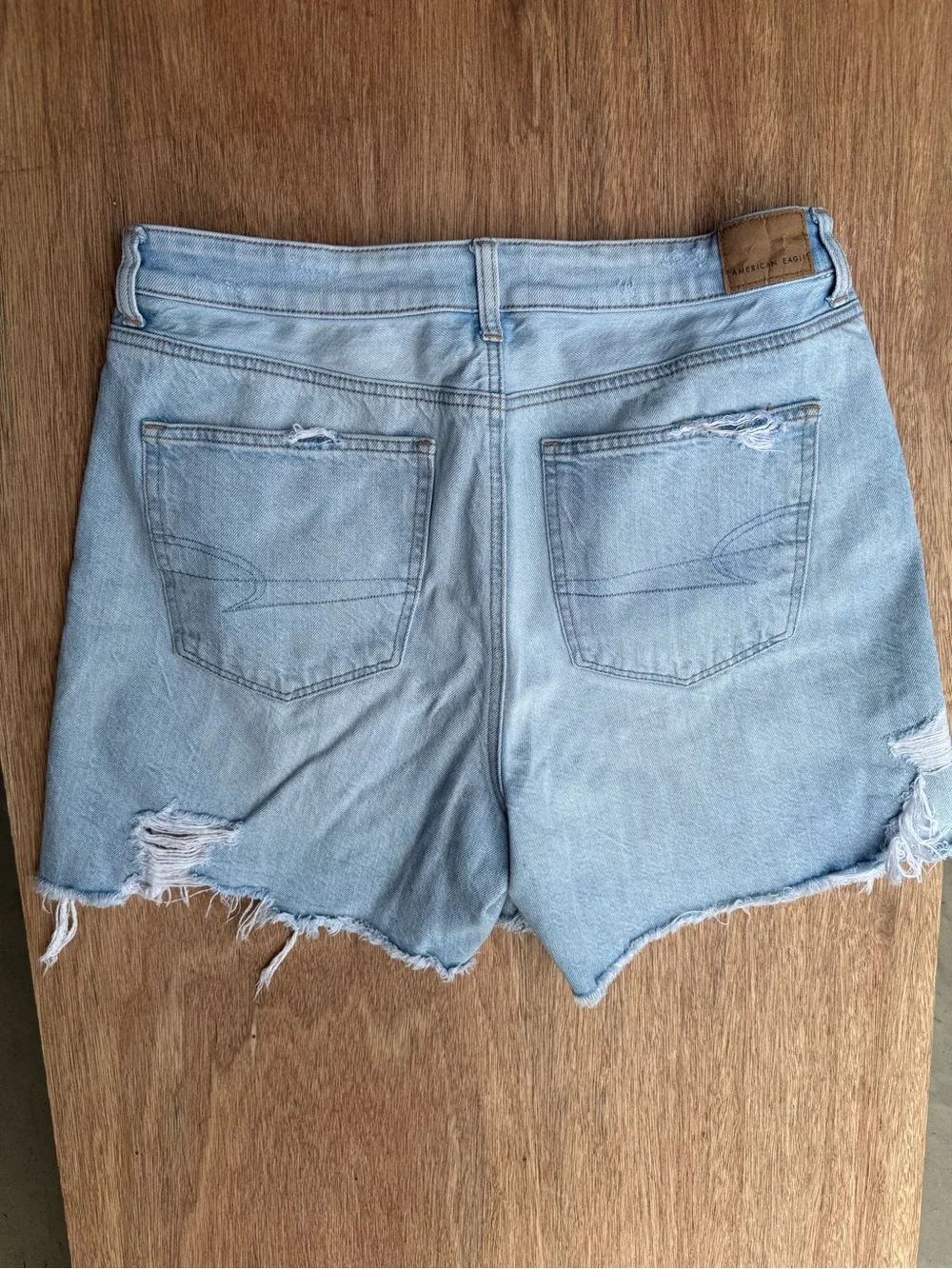 American Eagle Baggy Mom Short Light Blue Distressed Denim Shorts